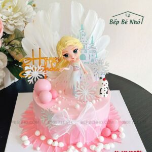 Mẫu bánh kem sinh nhật màu hồng pastel chủ đề Công chúa Elsa cho bé gái