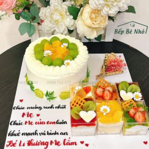 Mẫu bánh sinh nhật trang trí trái cây sang trọng tặng mẹ